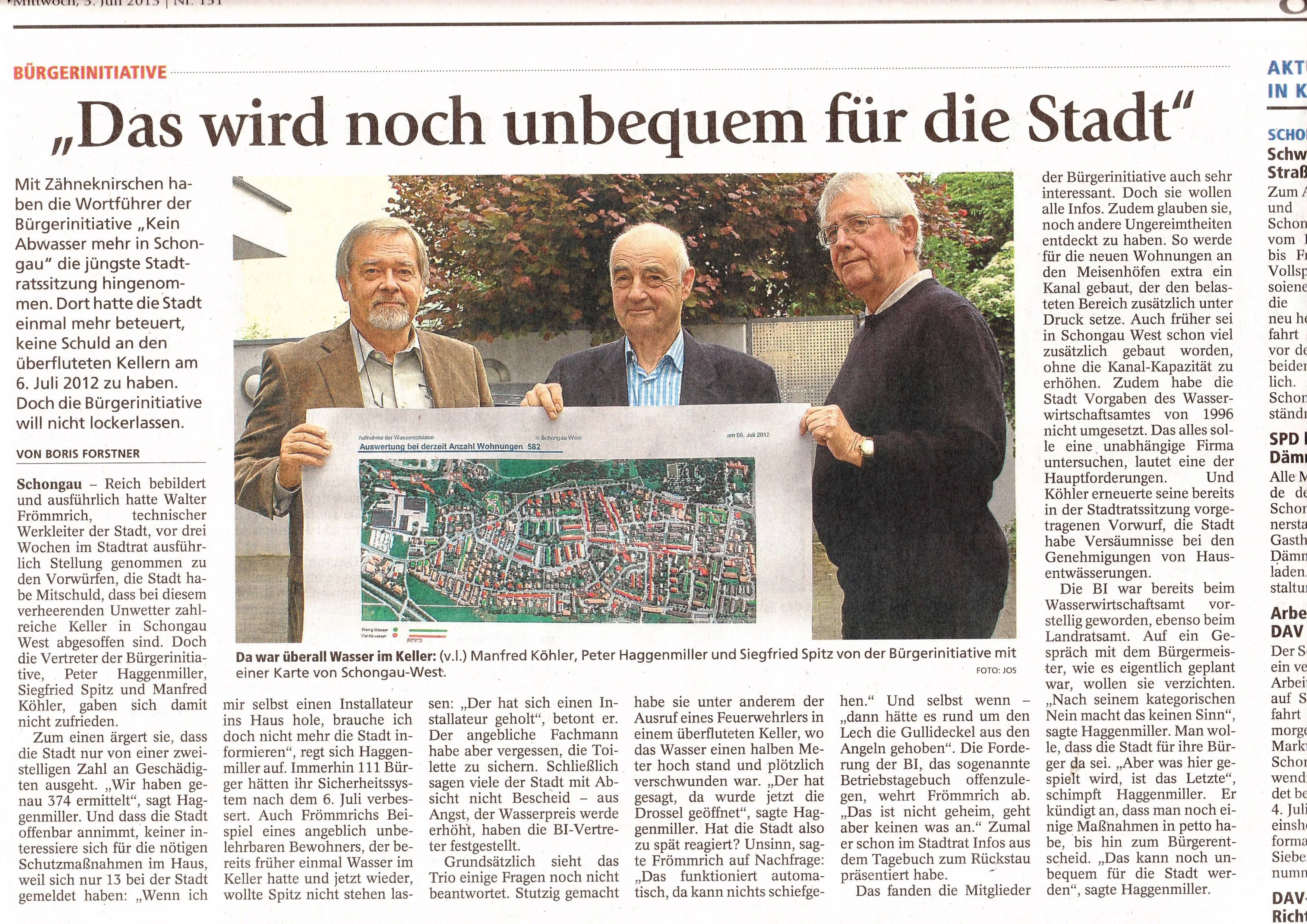 Da war überall Wasser im Keller: (v.l.) Manfred Köhler, Peter Haggenmiller und Siegfried Spitz von der Bürgerinitiative mit einer Karte von Schongau-West. foto: jos